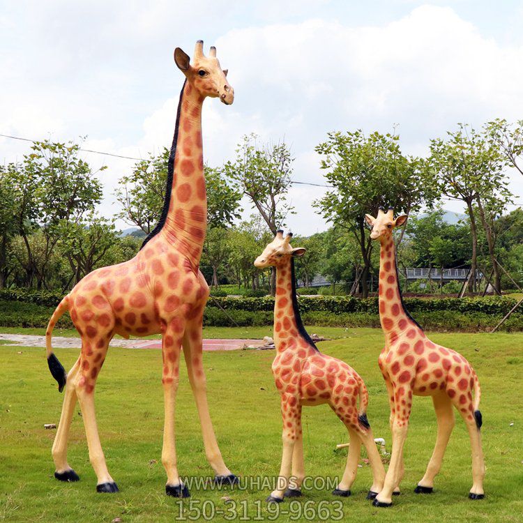 玻璃鋼仿真動(dòng)物景觀戶外景區(qū)大型長(zhǎng)頸鹿雕塑