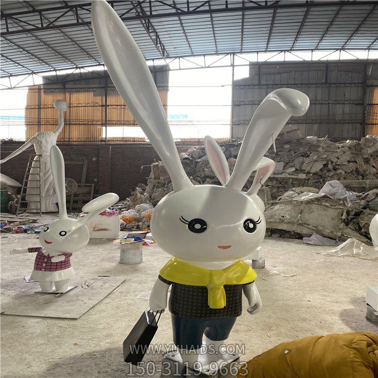 購(gòu)物的玻璃鋼卡通兔子景觀商場(chǎng)戶(hù)外景觀美陳擺件雕塑
