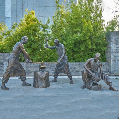 打鐵場景人物銅雕，鑄銅鑄造民俗生活人物情景雕塑