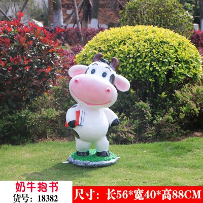 公園一只卡通拿書的玻璃鋼牛雕塑