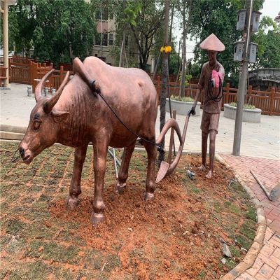 耕地雕塑，玻璃鋼仿銅耕牛和扶犁的農(nóng)夫