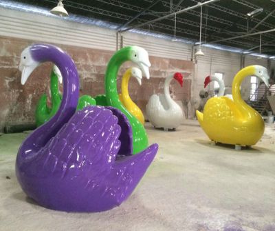 游樂園玻璃鋼童趣創(chuàng)意彩繪天鵝雕塑