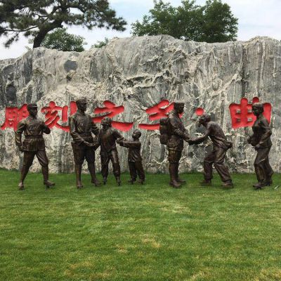 玻璃鋼仿銅人物，八路軍和鄉(xiāng)親握手的景觀擺件
