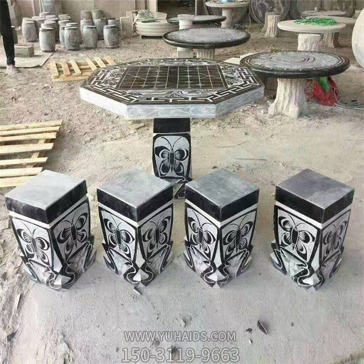 青石石桌凳，帶中國棋盤雕塑