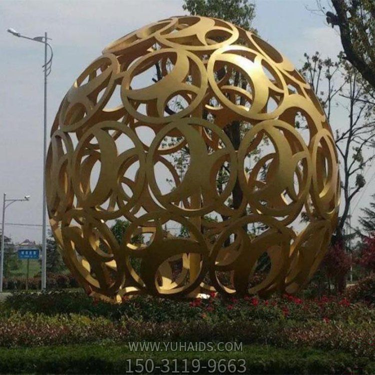 公園草地?cái)[放噴漆不銹鋼鏤空景觀(guān)球雕塑