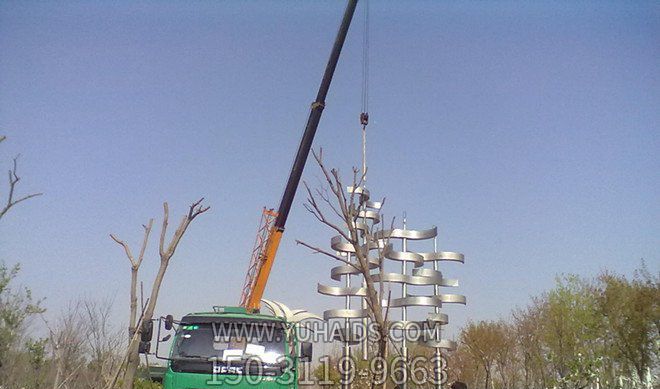 公園醫(yī)院擺放不銹鋼抽象樹雕塑