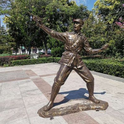 打仗的八路軍戰(zhàn)士，玻璃鋼仿銅人物像