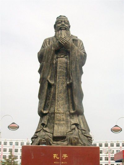 廣場(chǎng)學(xué)?？鬃庸糯鷼v史名人銅雕塑景觀小品