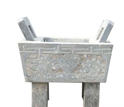 祭祀祈?；▓@廣場擺放浮雕花紋仿鼎香爐石雕