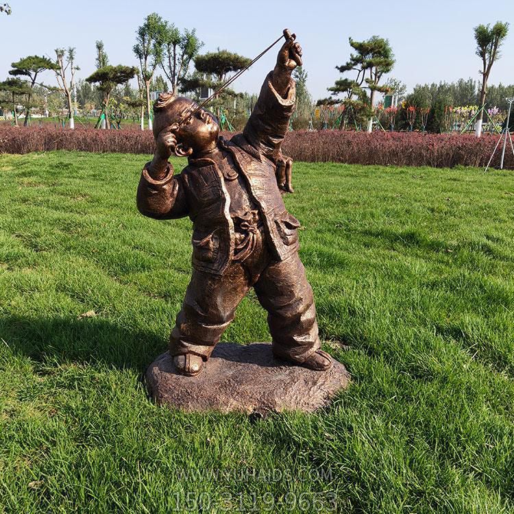 射彈弓的小男孩，玻璃鋼仿銅孩童雕塑