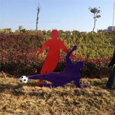 不銹鋼戶(hù)外園林剪影抽象踢足球的人物雕塑