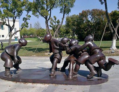 公園玻璃鋼創(chuàng)意景觀老鷹抓小雞雕塑