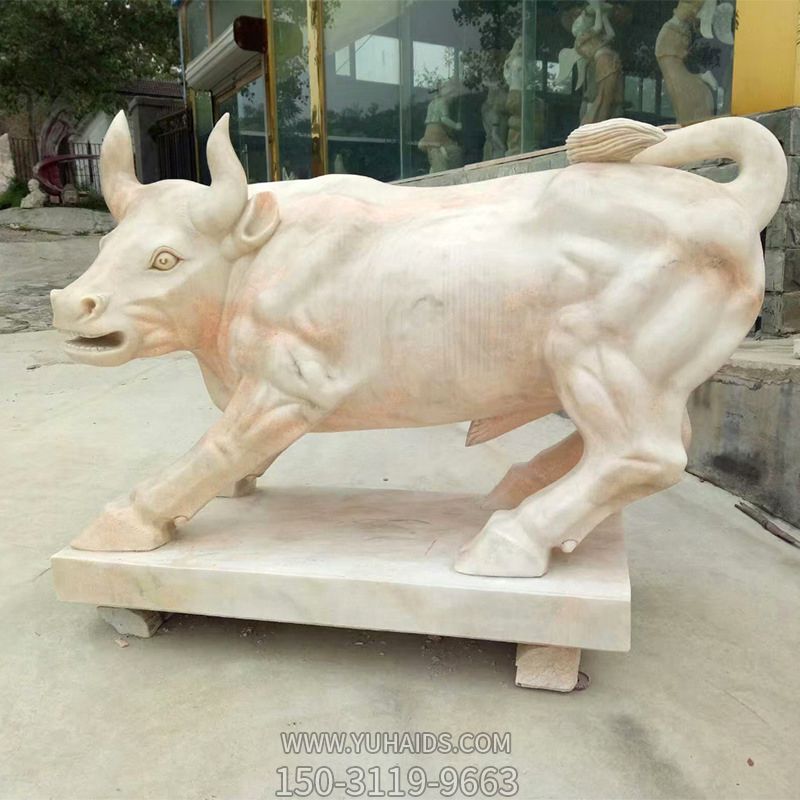 公園里擺放的兇惡的黃蠟石石雕創(chuàng)意華爾街牛 公園里擺放的兇惡的黃蠟石石雕創(chuàng)意華爾街牛