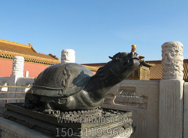 景區(qū)擺放的黑色的玻璃鋼創(chuàng)意龍龜?shù)袼?>
                                <h2>景區(qū)擺放的黑色的玻璃鋼創(chuàng)意龍龜?shù)袼?參數(shù)說明</h2>
                                                                        <table>
                                      <tr>
                                        <th>產(chǎn)品標(biāo)題</th>
                                        <td>景區(qū)擺放的黑色的玻璃鋼創(chuàng)意龍龜?shù)袼?/td>
                                      </tr>
                                      <tr>
                                        <th>發(fā)布時(shí)間</th>
                                        <td>2023-06-07 19:16</td>
                                      </tr>
                                      <tr>
                                        <th>價(jià)格</th>
                                        <td><span>電話咨詢</td>
                                      </tr>
                                                                              <tr>
                                          <th>雕刻內(nèi)容</th>
                                          <td>龍、龍龜</td>
                                        </tr>
                                                                              <tr>
                                          <th>制作材質(zhì)</th>
                                          <td>玻璃鋼</td>
                                        </tr>
                                                                          </table>
                                <h2>景區(qū)擺放的黑色的玻璃鋼創(chuàng)意龍龜?shù)袼?詳細(xì)說明</h2>
                                <p>玉海雕塑是一家綜合性的雕塑公司，擁有多款景區(qū)擺放的黑色的玻璃鋼創(chuàng)意龍龜?shù)袼苣Ｐ?，可加工定制多種景區(qū)擺放的黑色的玻璃鋼創(chuàng)意龍龜?shù)袼?，支持材質(zhì)、樣式、風(fēng)格、尺寸大小等方面的調(diào)整修改定制。我們所加工制作的景區(qū)擺放的黑色的玻璃鋼創(chuàng)意龍龜?shù)袼苜|(zhì)優(yōu)價(jià)廉，遍布全國多個(gè)省市地區(qū)，想要了解更多案例圖片，請電話或微信咨詢。材質(zhì)、大小、樣式等都可以按需定制，還可根據(jù)您提供給的景區(qū)擺放的黑色的玻璃鋼創(chuàng)意龍龜?shù)袼軜訄D進(jìn)行制作！如有相關(guān)需求，歡迎致電（微信同號）：<span>150-3119-9663</span></p>
                                                                <div   class=