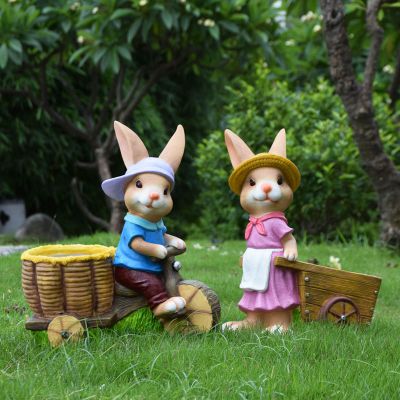 戶(hù)外草坪玻璃戴著帽子的玻璃鋼課啊兔子雕塑