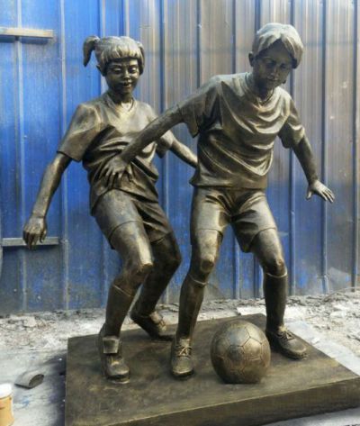 校園玻璃鋼打籃球兒童人物像體育場運(yùn)動主題雕塑