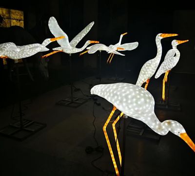 城市廣場擺放發(fā)光白鷺動(dòng)物景觀雕塑