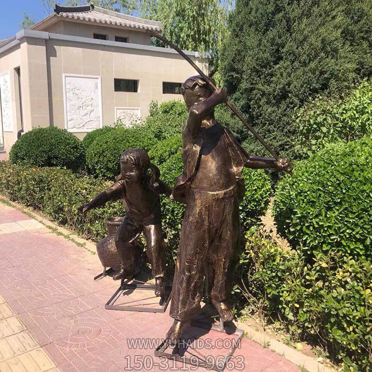 叉魚的兄妹倆，玻璃鋼仿銅民俗生活情景人物雕塑