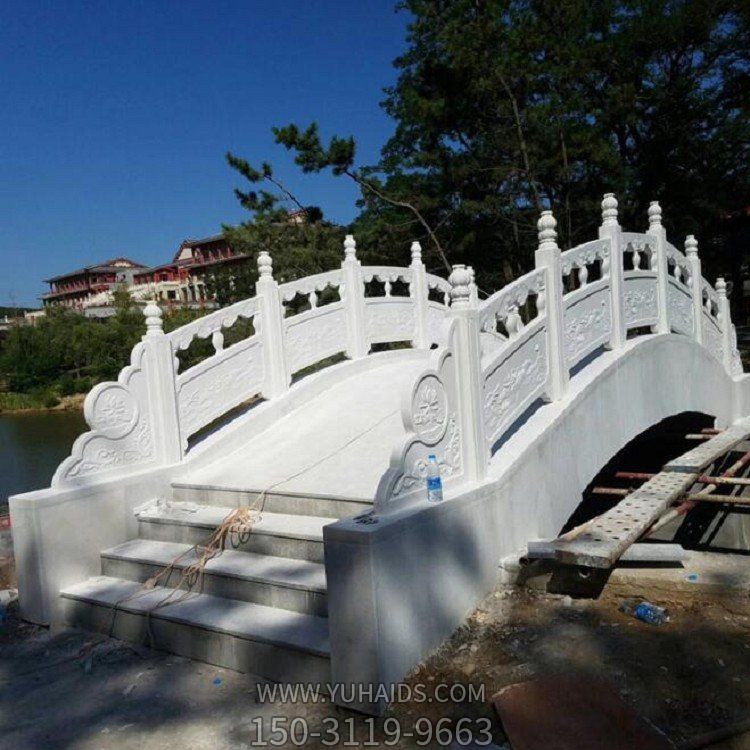 景區(qū)湖邊裝飾漢白玉石拱橋防護欄桿雕塑