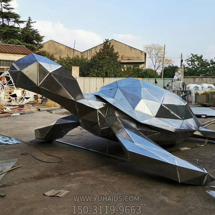 不銹鋼鏡面幾何大型烏龜?shù)袼?>
                                <h2>不銹鋼鏡面幾何大型烏龜?shù)袼?參數(shù)說明</h2>
                                                                        <table>
                                      <tr>
                                        <th>產(chǎn)品標(biāo)題</th>
                                        <td>不銹鋼鏡面幾何大型烏龜?shù)袼?/td>
                                      </tr>
                                      <tr>
                                        <th>發(fā)布時(shí)間</th>
                                        <td>2023-06-08 09:58</td>
                                      </tr>
                                      <tr>
                                        <th>價(jià)格</th>
                                        <td><span>電話咨詢</td>
                                      </tr>
                                                                              <tr>
                                          <th>制作材質(zhì)</th>
                                          <td>不銹鋼</td>
                                        </tr>
                                                                          </table>
                                <h2>不銹鋼鏡面幾何大型烏龜?shù)袼?詳細(xì)說明</h2>
                                <p>玉海雕塑是一家綜合性的雕塑公司，擁有多款不銹鋼鏡面幾何大型烏龜?shù)袼苣Ｐ?，可加工定制多種不銹鋼鏡面幾何大型烏龜?shù)袼埽С植馁|(zhì)、樣式、風(fēng)格、尺寸大小等方面的調(diào)整修改定制。我們所加工制作的不銹鋼鏡面幾何大型烏龜?shù)袼苜|(zhì)優(yōu)價(jià)廉，遍布全國多個(gè)省市地區(qū)，想要了解更多案例圖片，請電話或微信咨詢。材質(zhì)、大小、樣式等都可以按需定制，還可根據(jù)您提供給的不銹鋼鏡面幾何大型烏龜?shù)袼軜訄D進(jìn)行制作！如有相關(guān)需求，歡迎致電（微信同號）：<span>150-3119-9663</span></p>
                                                                <div   class=