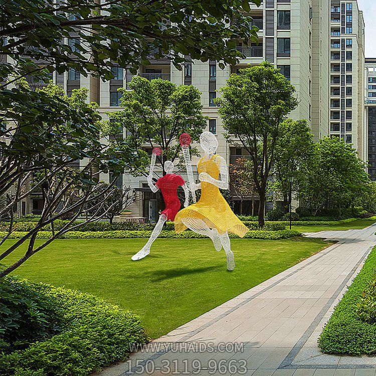 傳遞火炬，鐵藝網(wǎng)格彩色運(yùn)動(dòng)主題人物雕塑