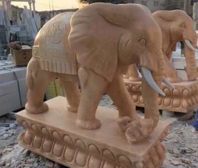 庭院別墅黃蠟石石雕門(mén)口鎮(zhèn)宅招財(cái)大象雕塑