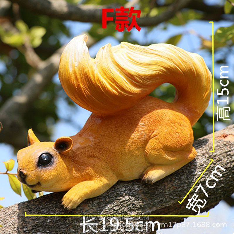 游樂場(chǎng)一只樹上玩耍的玻璃鋼松鼠雕塑 游樂場(chǎng)一只樹上玩耍的玻璃鋼松鼠雕塑