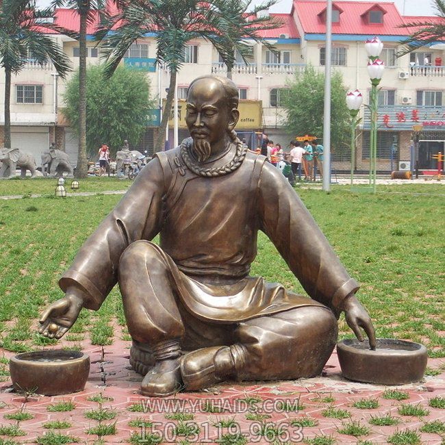 公園草坪創(chuàng)意玻璃鋼仿銅人物景觀(guān)雕塑