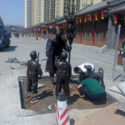 公園廣場(chǎng)創(chuàng)意玻璃鋼仿銅人物景觀(guān)雕塑