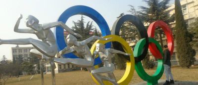 公園草坪不銹鋼競(jìng)技精神五環(huán)雕塑