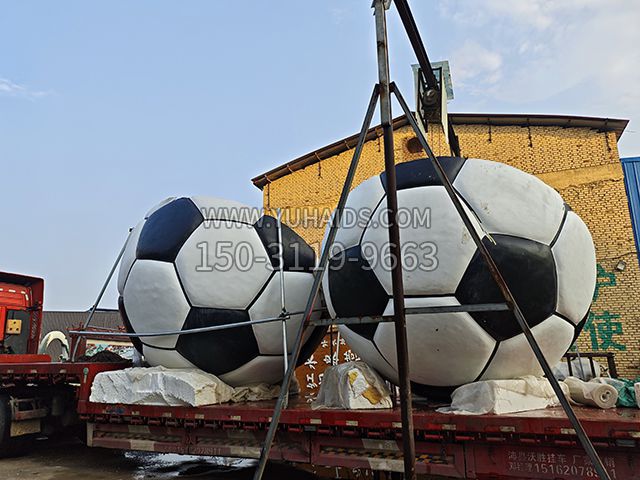 直徑4米的大型玻璃鋼仿真足球雕塑