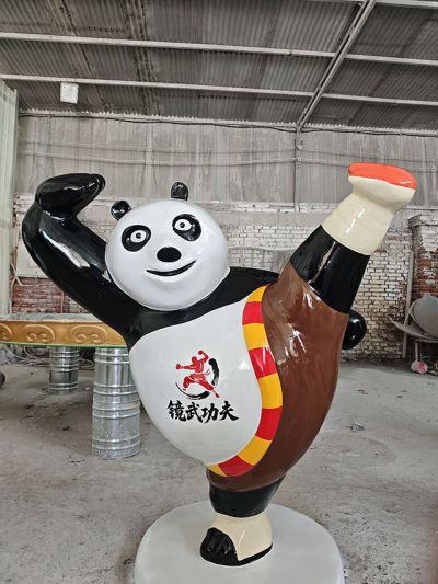 踢腿熊貓玻璃鋼卡通功夫熊貓雕塑