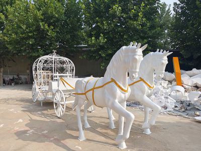 玻璃鋼+不銹鋼，馬拉車景觀雕塑