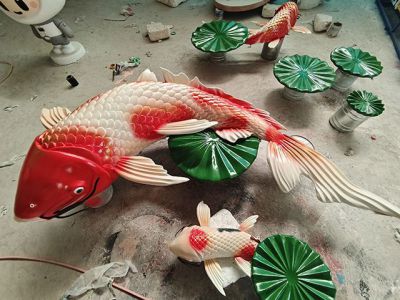 玻璃鋼錦鯉仿真鯉魚(yú)荷葉雕塑