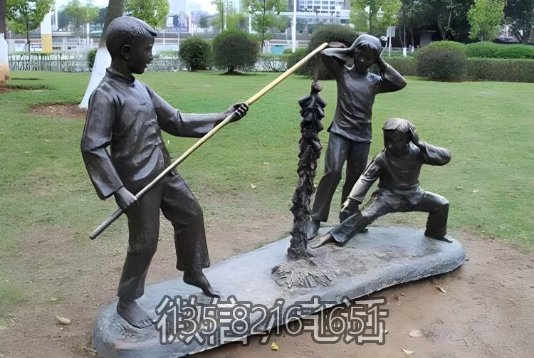 景觀戶外玻璃鋼仿銅放鞭炮的兒童組合小品雕塑