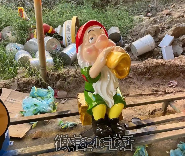 店鋪美陳裝飾品擺件玻璃鋼吹螺號(hào)的小矮人雕塑
