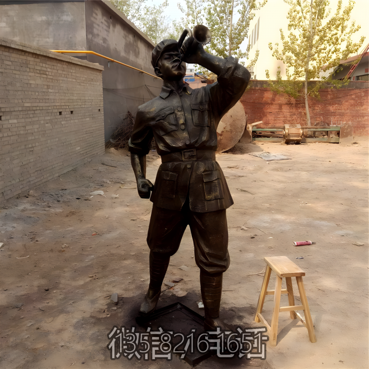 吹號(hào)的玻璃鋼仿銅八路軍戰(zhàn)士雕塑