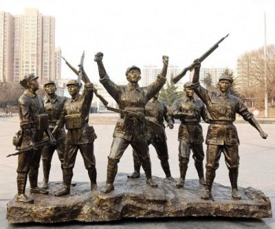 定制戶外景觀紅色文化擺件玻璃鋼仿銅紅軍人物雕塑