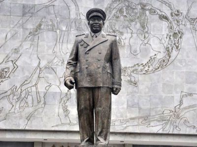 景區(qū)戶外玻璃鋼仿銅偉人景觀朱德雕塑