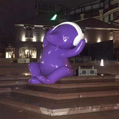 聽音樂的卡通動物造型雕塑