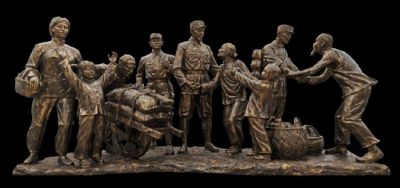 老鄉(xiāng)送別八路軍人物情景雕塑鑄銅人物群雕