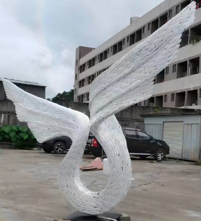 鏤空不銹鋼抽象翅膀景觀雕塑