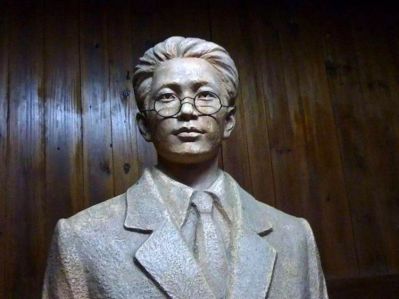中國近代名人瞿秋白銅雕像
