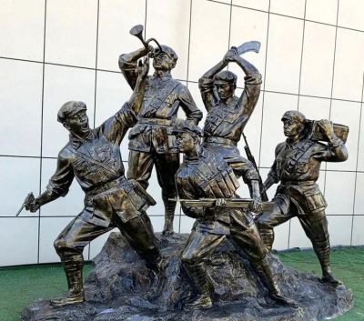 玻璃鋼仿銅沖鋒八路軍戰(zhàn)士雕塑